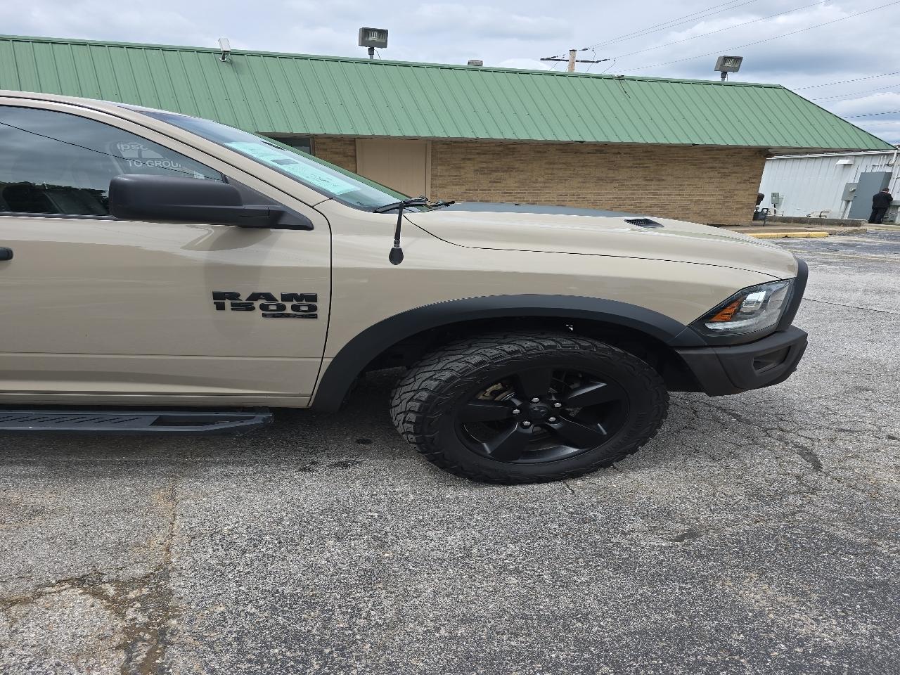 RAM 1500 Classic Warlock 4x2 Crew Cab 5'7" Box 2019