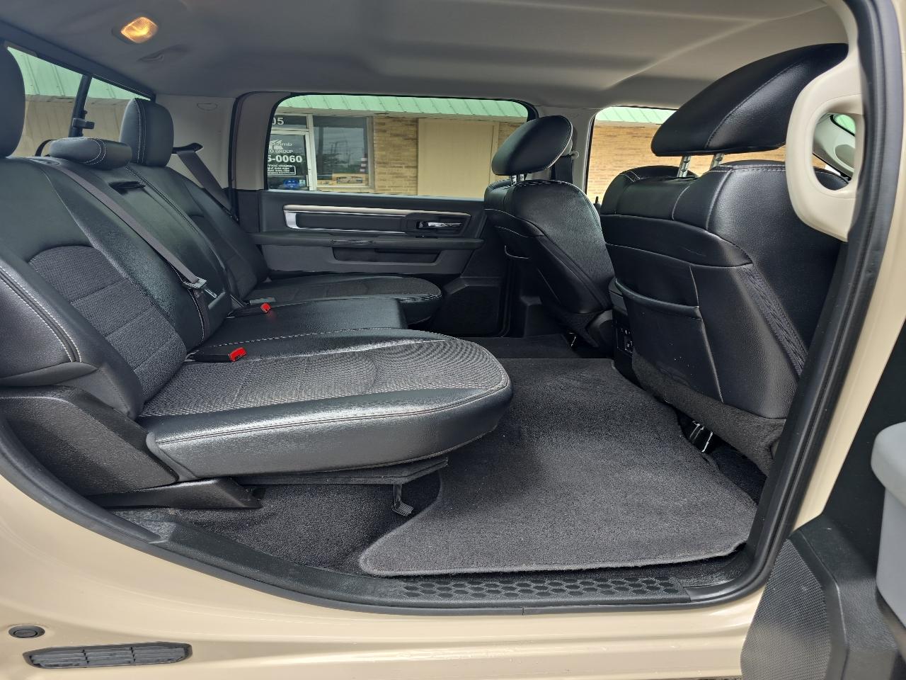 RAM 1500 Classic Warlock 4x2 Crew Cab 5'7" Box 2019