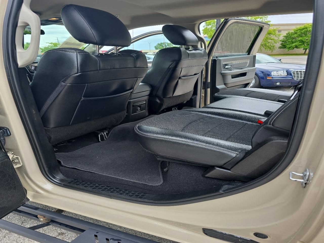 RAM 1500 Classic Warlock 4x2 Crew Cab 5'7" Box 2019