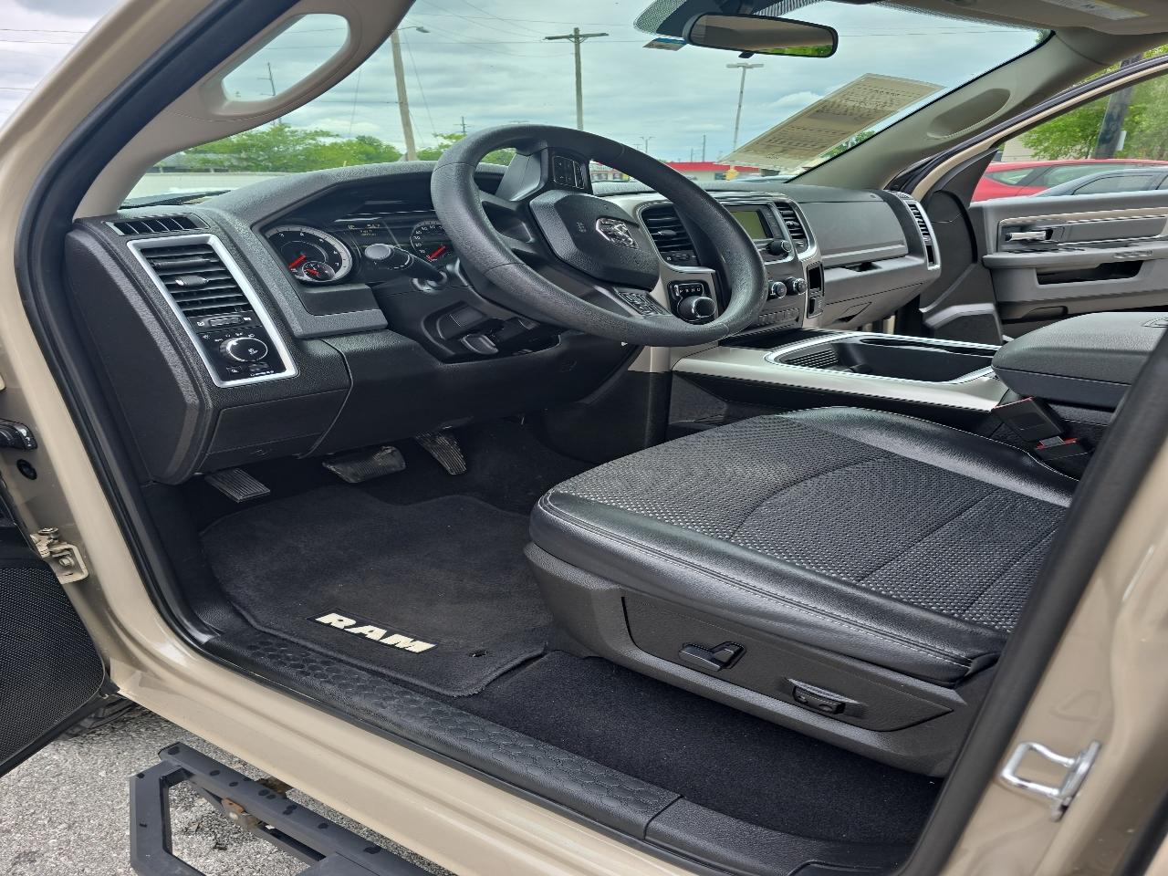 RAM 1500 Classic Warlock 4x2 Crew Cab 5'7" Box 2019
