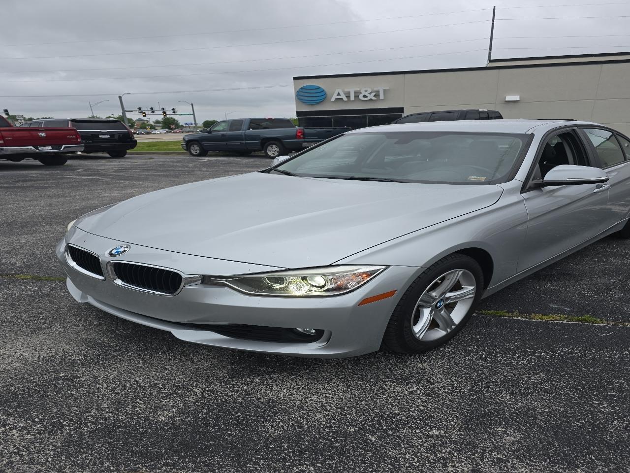 BMW 3 Series 4dr Sdn 328i RWD 2013