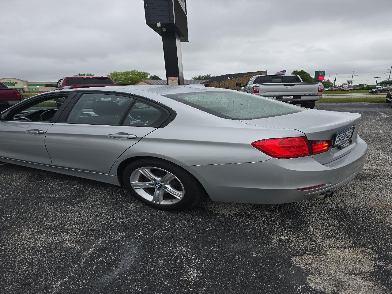 BMW 3 Series 4dr Sdn 328i RWD 2013
