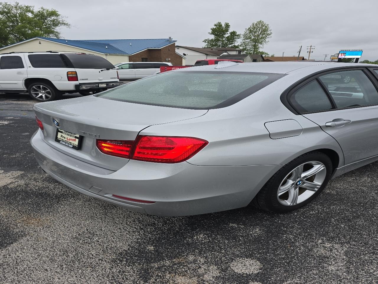 BMW 3 Series 4dr Sdn 328i RWD 2013