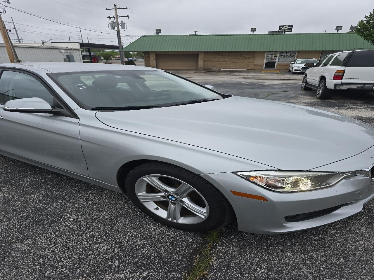 BMW 3 Series 4dr Sdn 328i RWD 2013