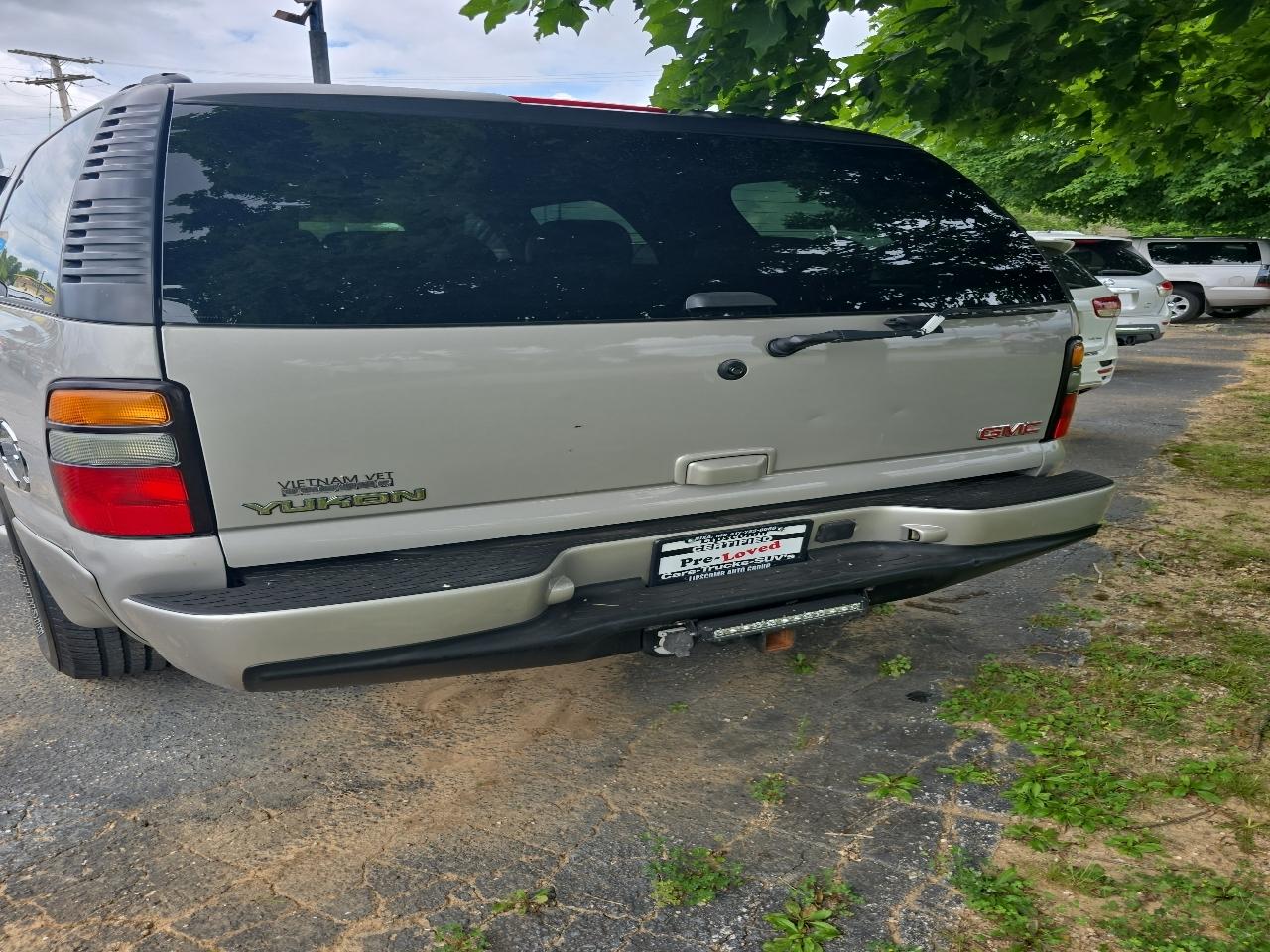 GMC Yukon Denali 4dr AWD 2005