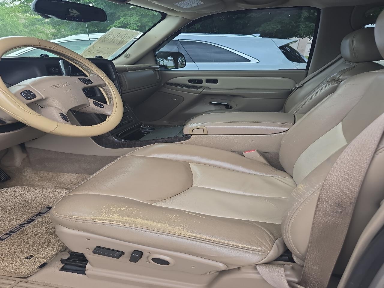 GMC Yukon Denali 4dr AWD 2005