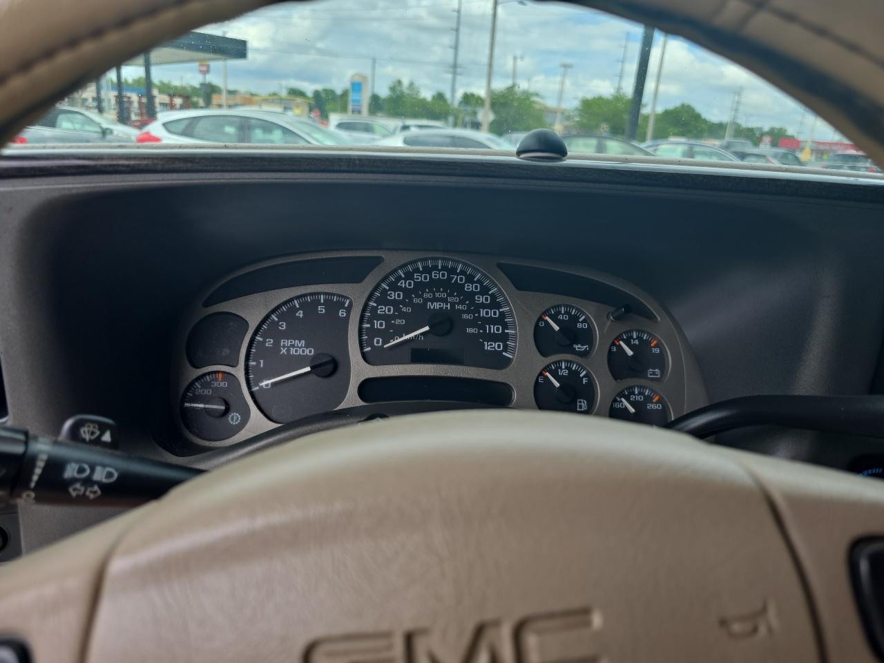 GMC Yukon Denali 4dr AWD 2005