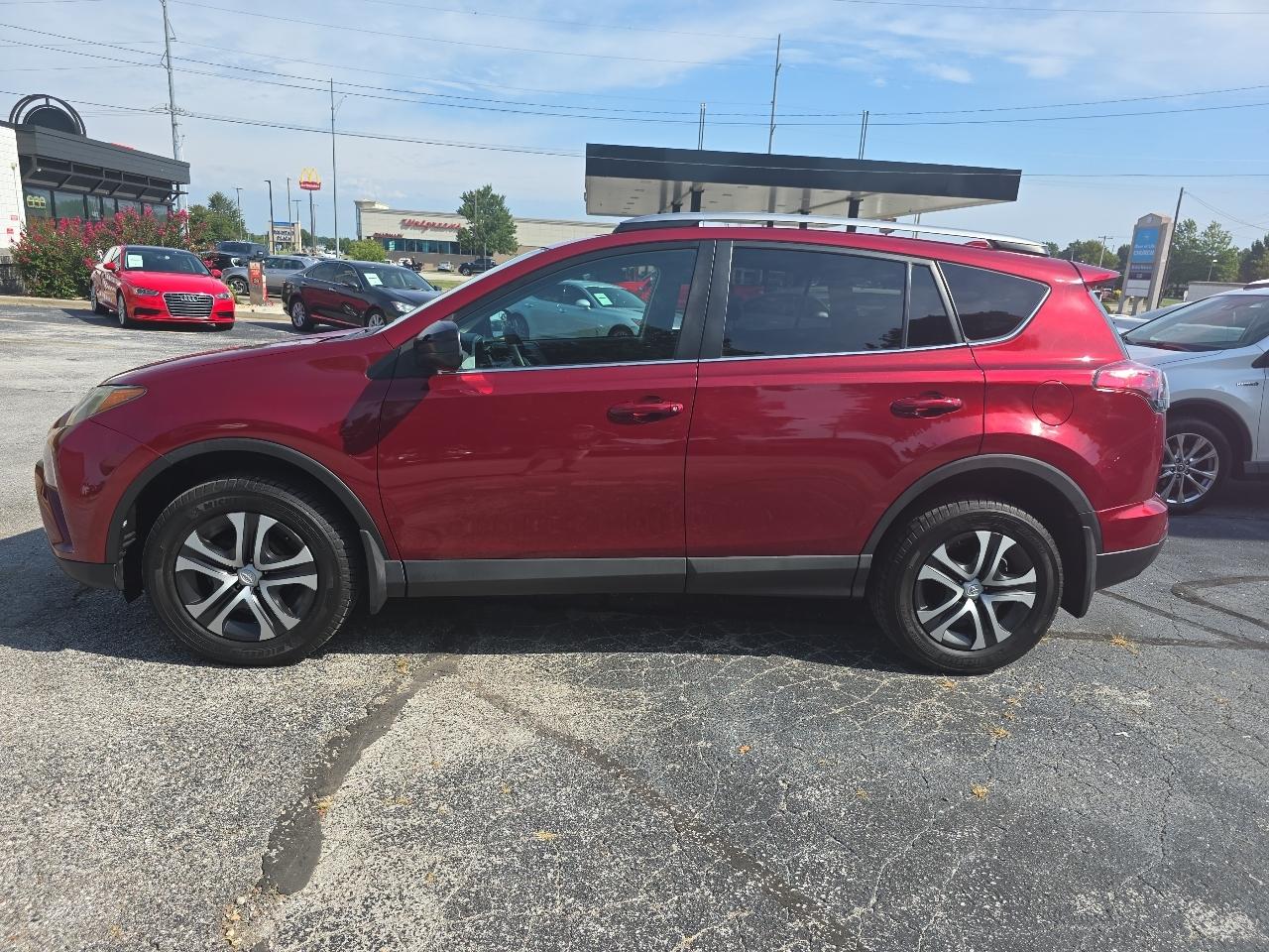 Toyota RAV4 LE AWD (Natl) 2018