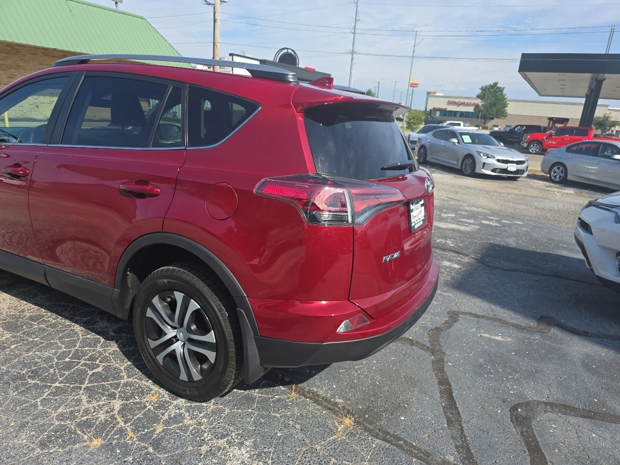 Toyota RAV4 LE AWD (Natl) 2018