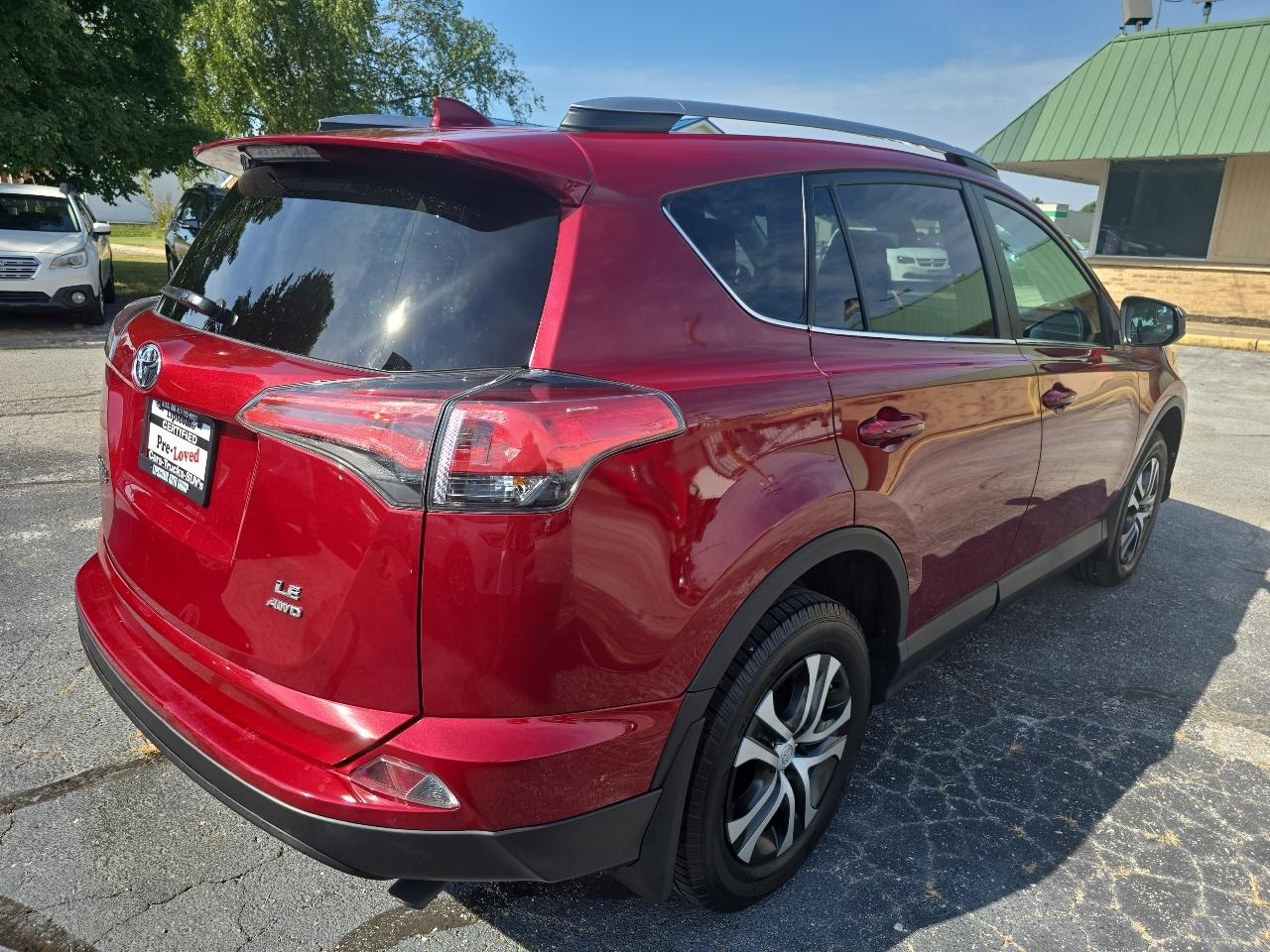 Toyota RAV4 LE AWD (Natl) 2018