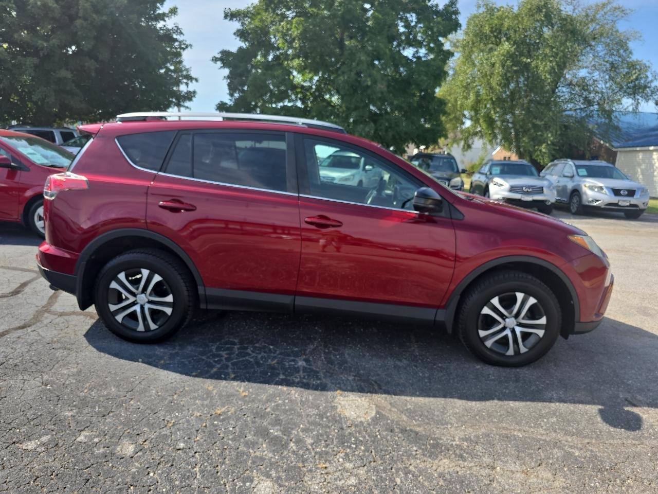 Toyota RAV4 LE AWD (Natl) 2018