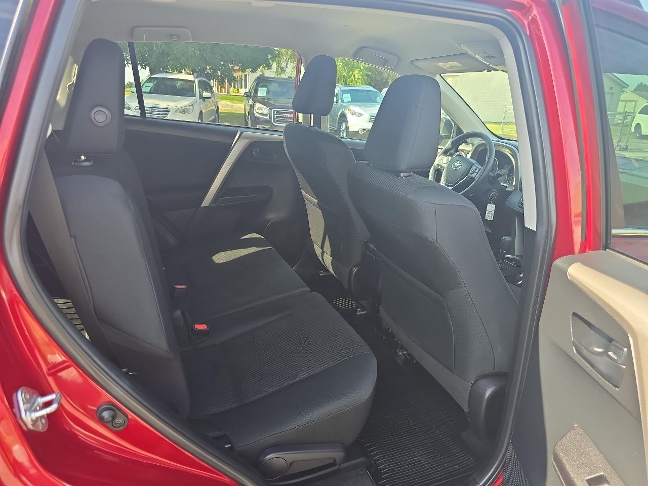 Toyota RAV4 LE AWD (Natl) 2018