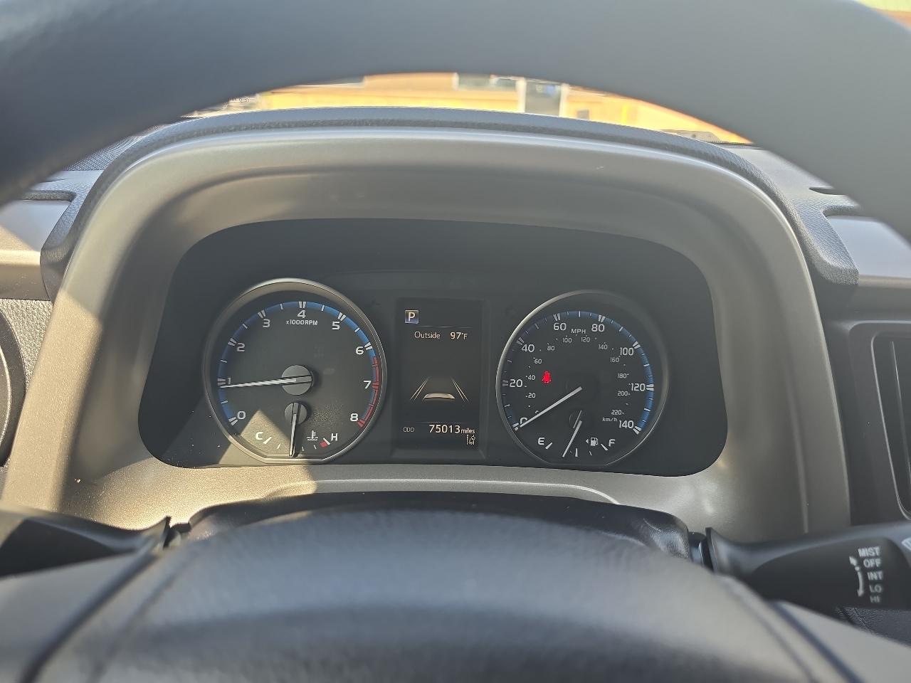 Toyota RAV4 LE AWD (Natl) 2018