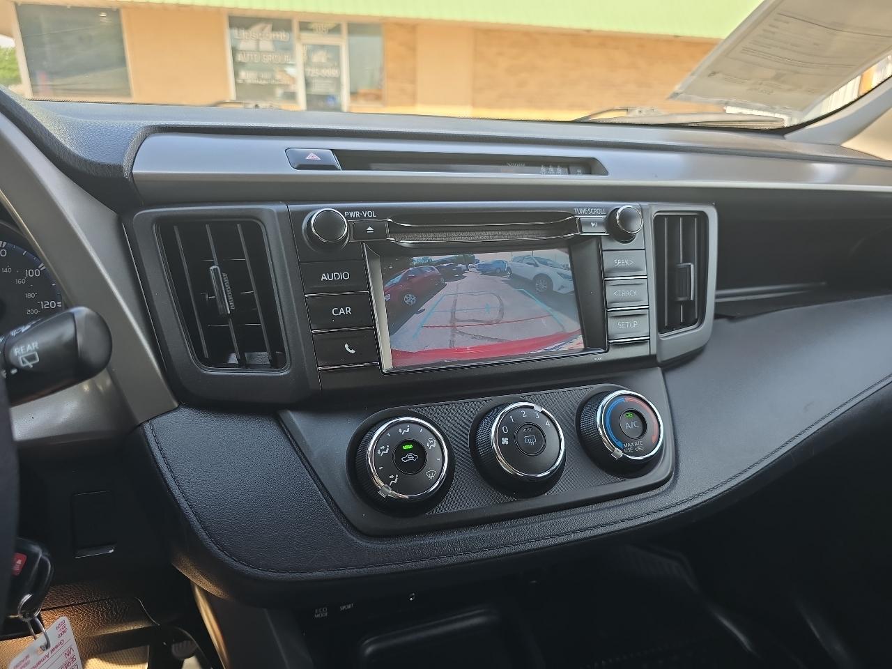 Toyota RAV4 LE AWD (Natl) 2018