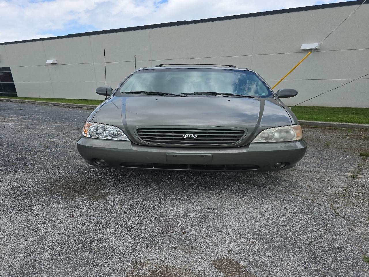 2003 Kia Sedona LX's photo
