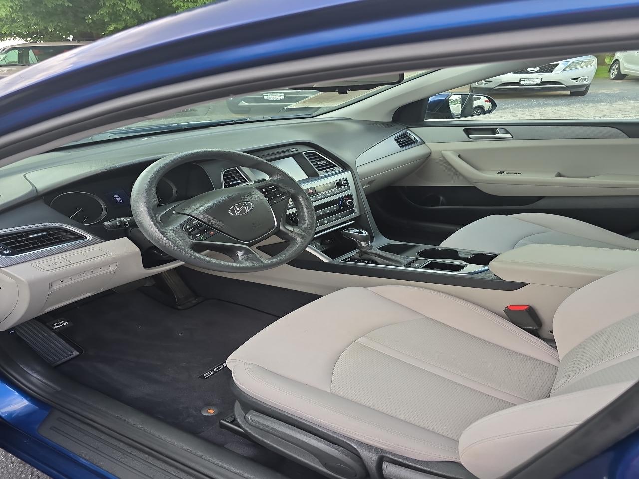 Hyundai Sonata SE 2.4L 2017