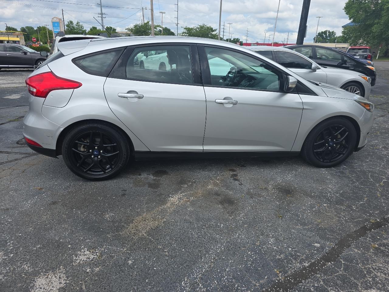 2016 Ford Focus 5 Door Hatch SE's photo