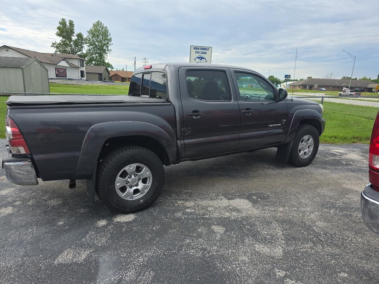 Toyota Tacoma 4WD Double Cab V6 MT (Natl) 2013