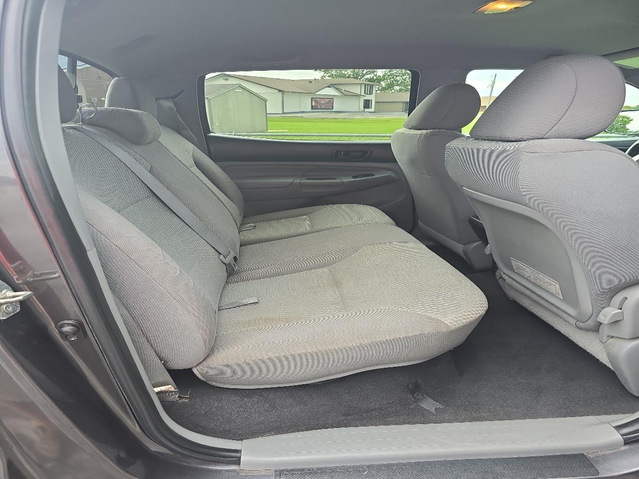 Toyota Tacoma 4WD Double Cab V6 MT (Natl) 2013