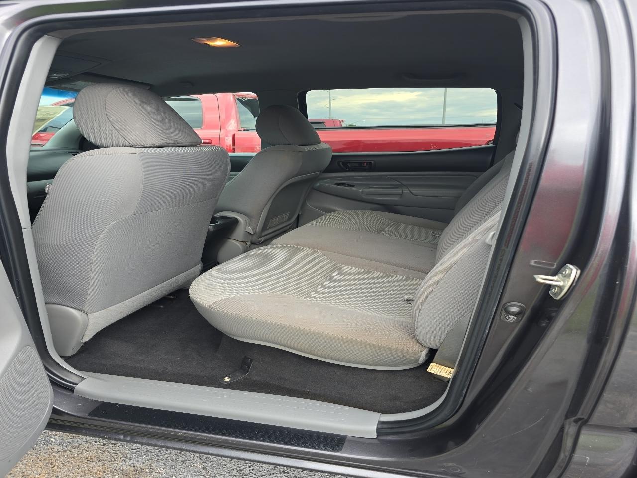 Toyota Tacoma 4WD Double Cab V6 MT (Natl) 2013