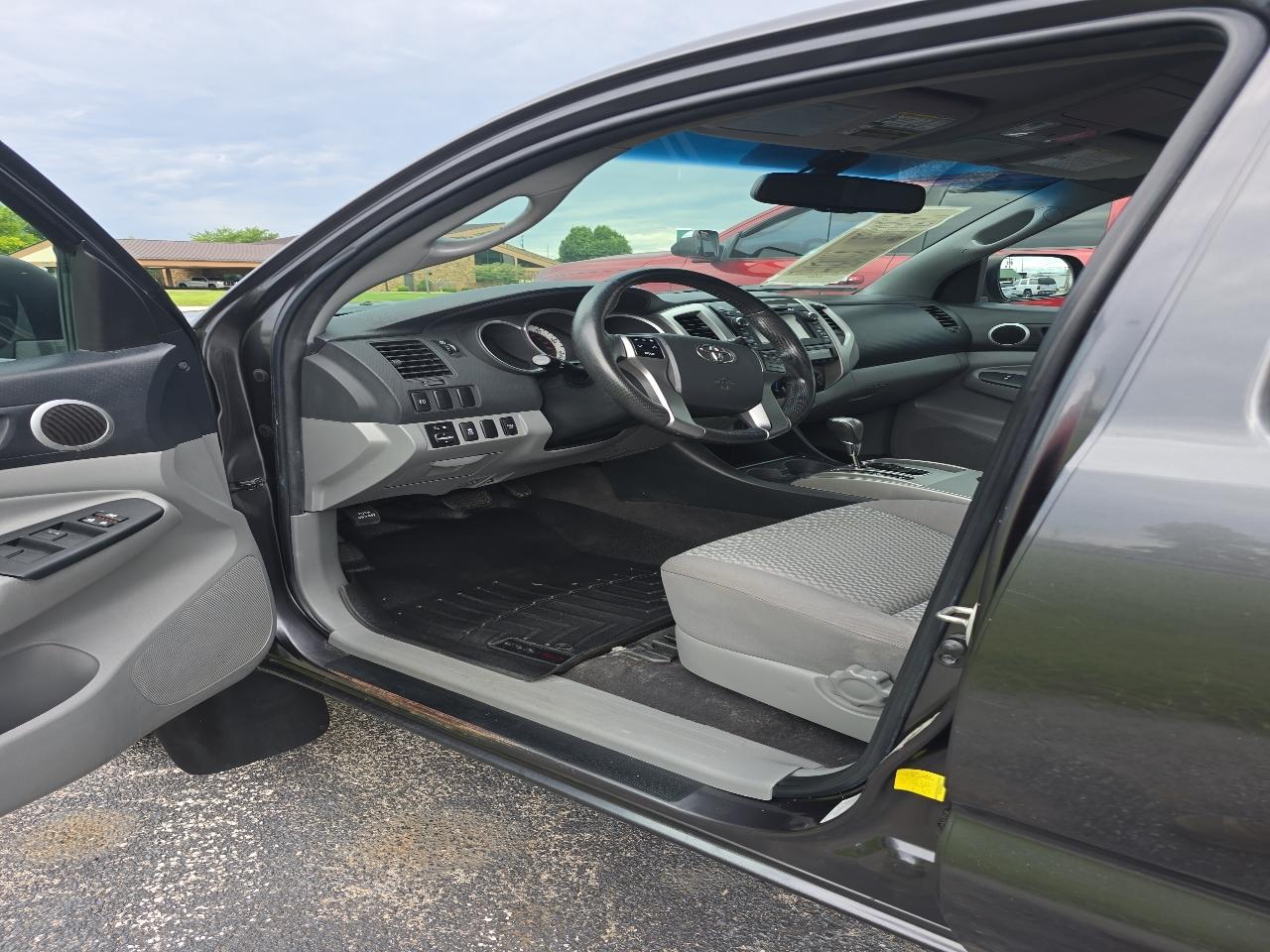 Toyota Tacoma 4WD Double Cab V6 MT (Natl) 2013