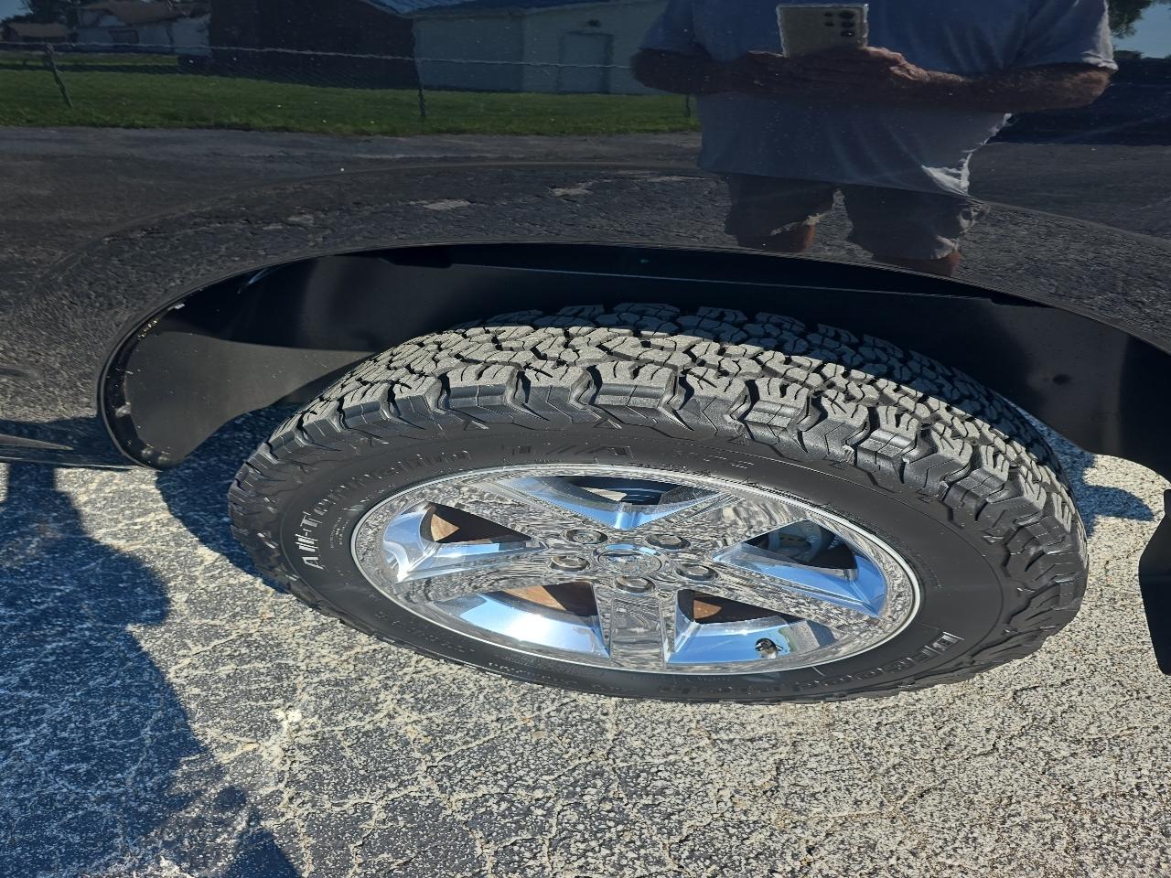 RAM 1500 4WD Crew Cab 140.5" Sport 2012