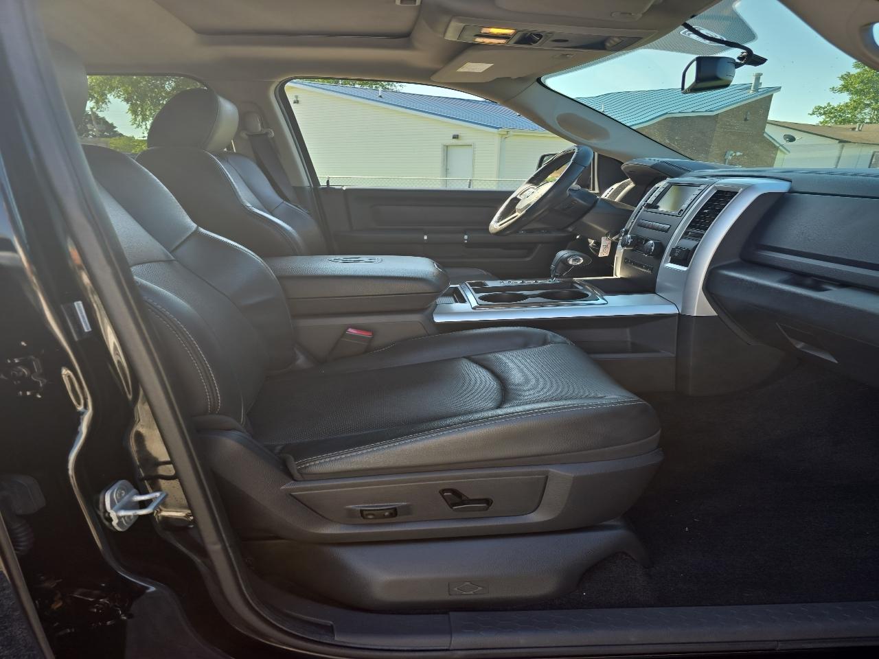 RAM 1500 4WD Crew Cab 140.5" Sport 2012