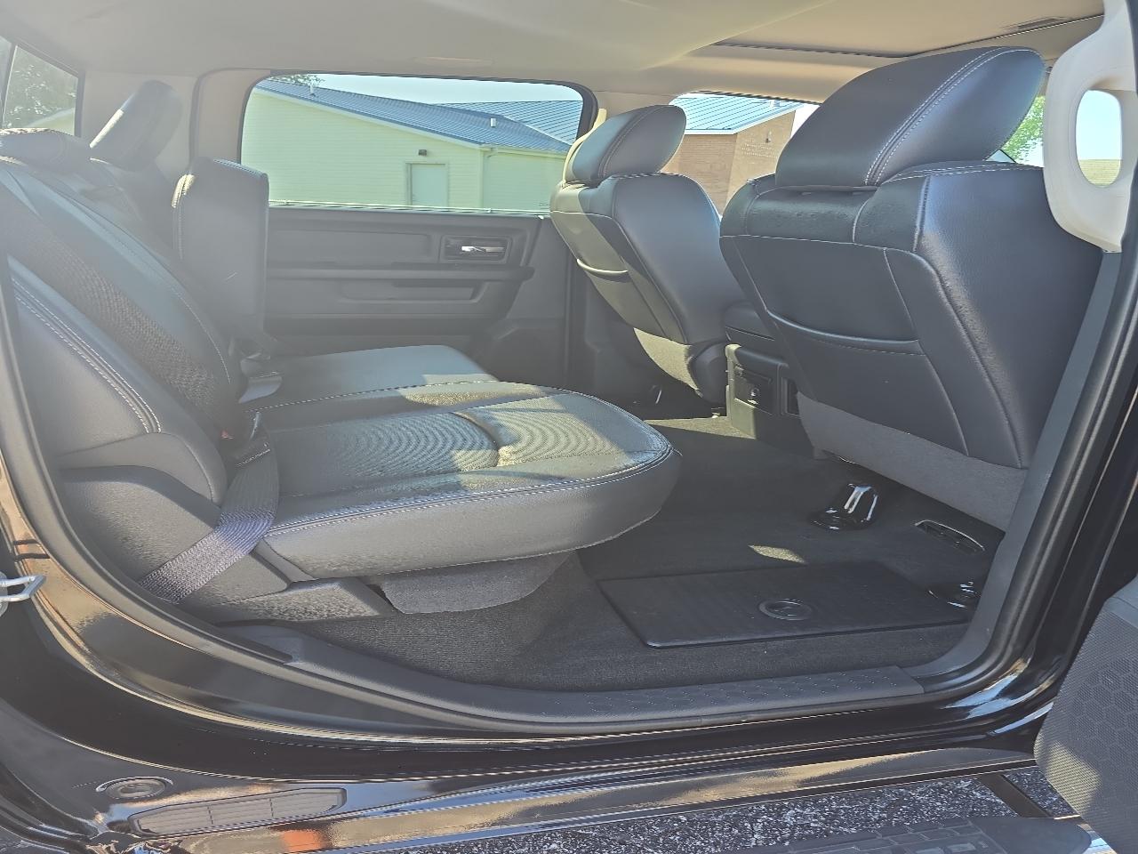 RAM 1500 4WD Crew Cab 140.5" Sport 2012