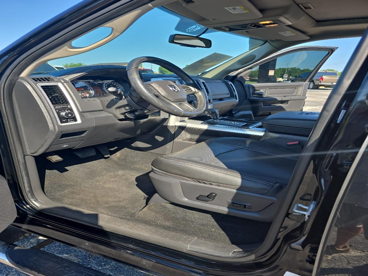 RAM 1500 4WD Crew Cab 140.5" Sport 2012