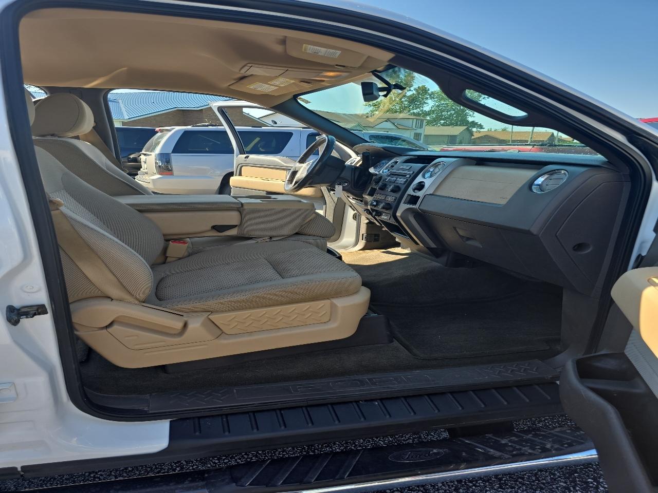 Ford F-150 4WD SuperCrew 145" Platinum 2011