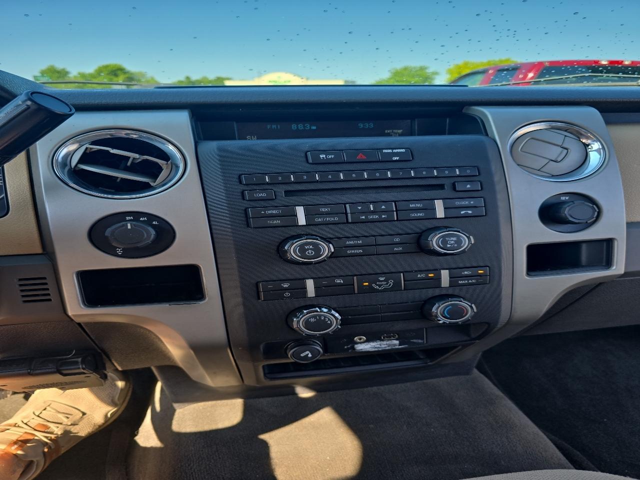 Ford F-150 4WD SuperCrew 145" Platinum 2011