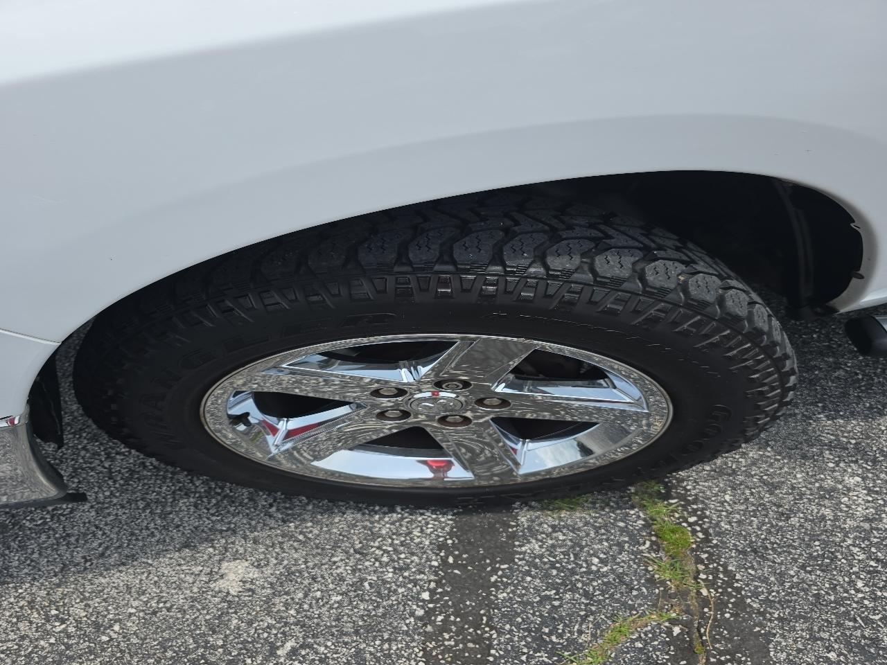 RAM 1500 4WD Quad Cab 140.5" Big Horn 2011