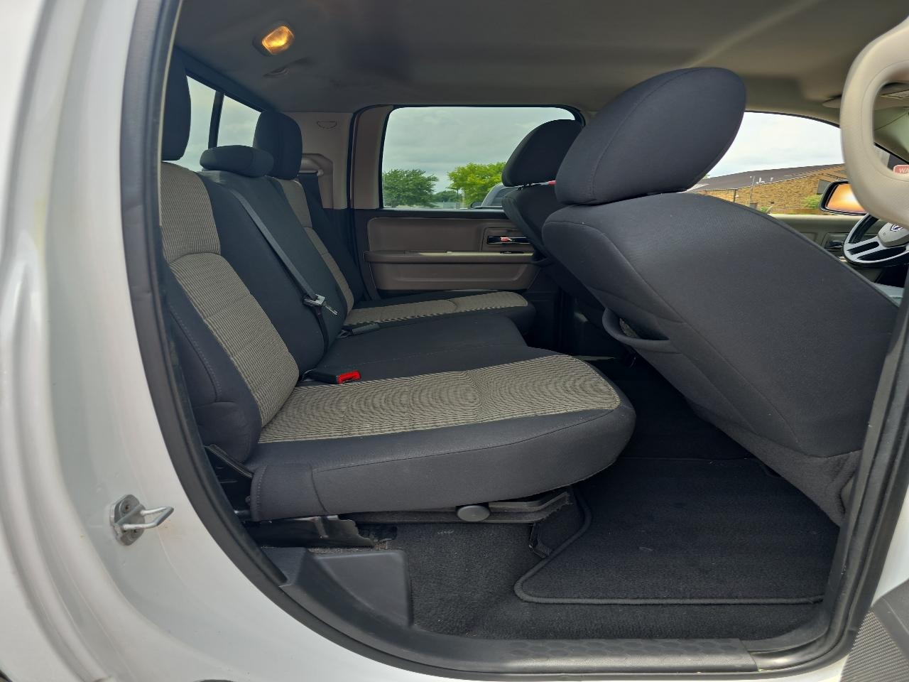 RAM 1500 4WD Quad Cab 140.5" Big Horn 2011