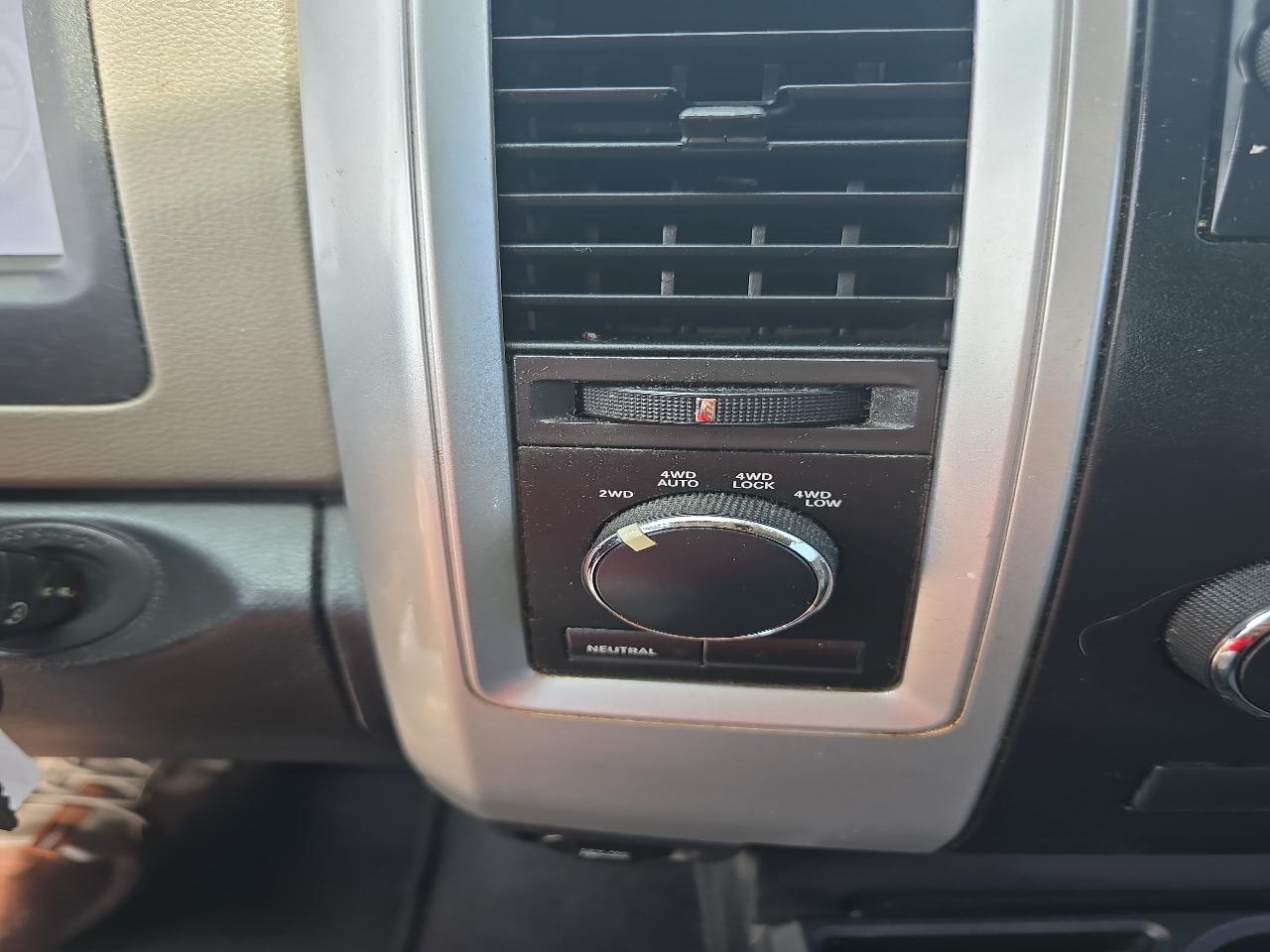 RAM 1500 4WD Quad Cab 140.5" Big Horn 2011