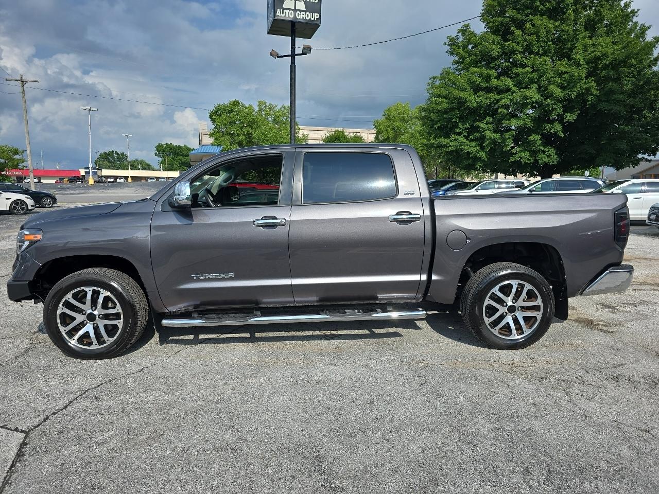 Toyota Tundra 2WD SR5 CrewMax 5.5' Bed 4.6L (Natl) 2017