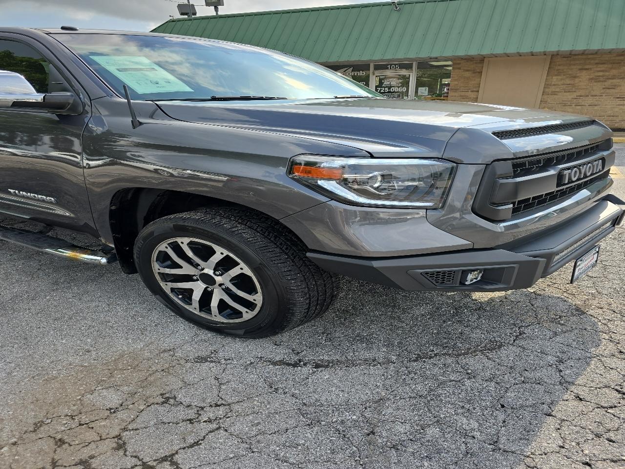 Toyota Tundra 2WD SR5 CrewMax 5.5' Bed 4.6L (Natl) 2017