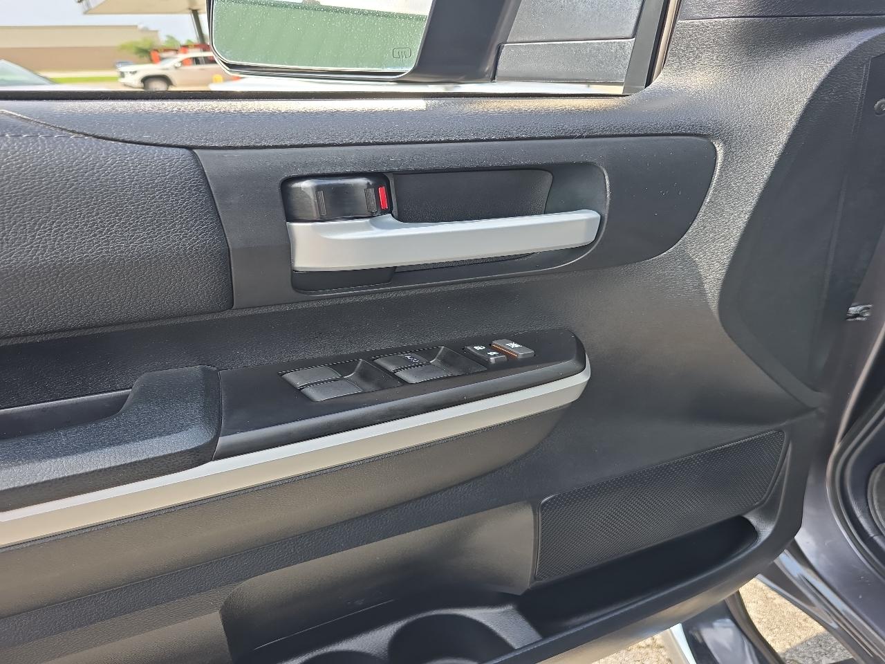 Toyota Tundra 2WD SR5 CrewMax 5.5' Bed 4.6L (Natl) 2017