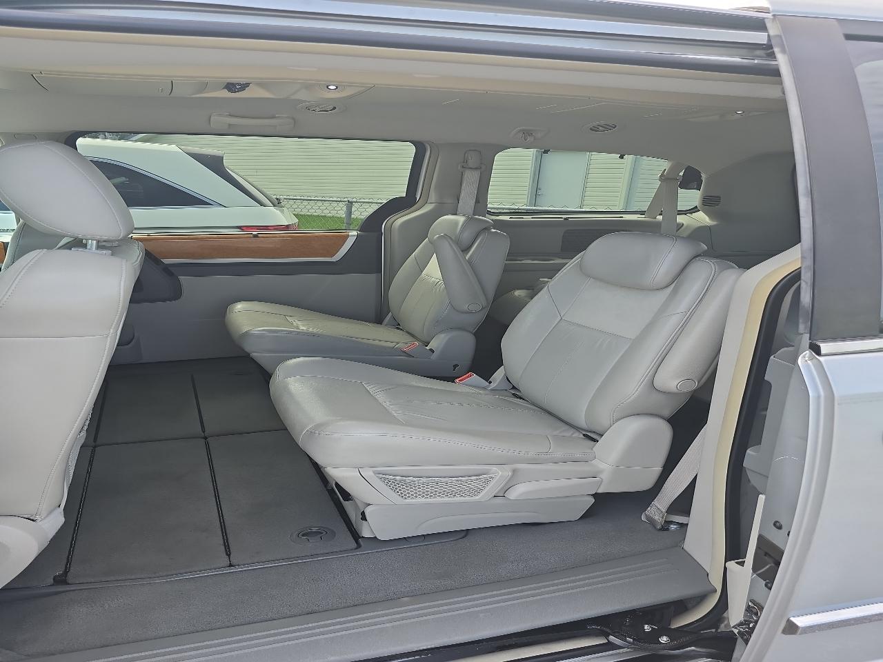 Chrysler Town & Country 4dr Wgn Limited 2008