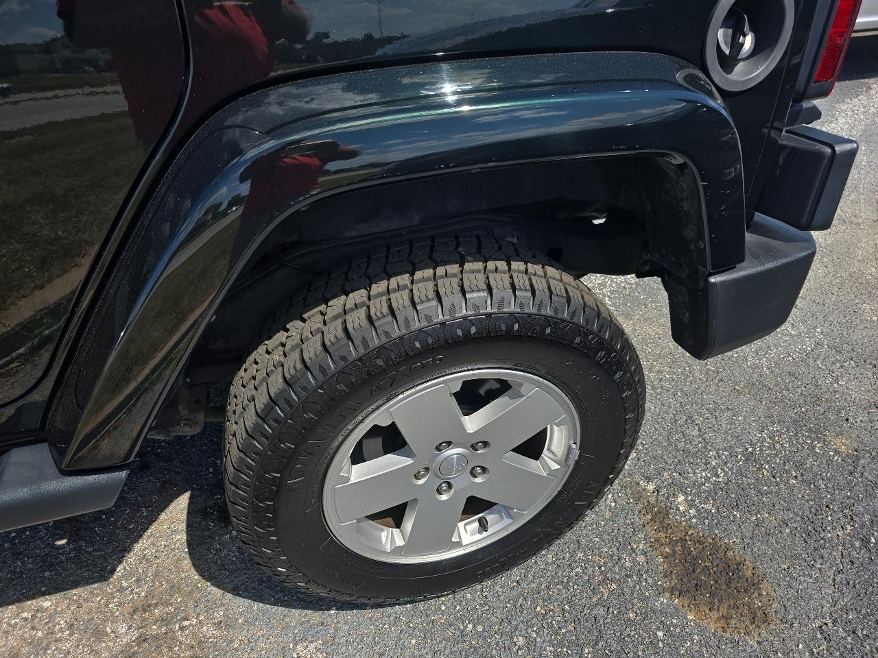 Jeep Wrangler Unlimited 4WD 4dr Sahara 2012