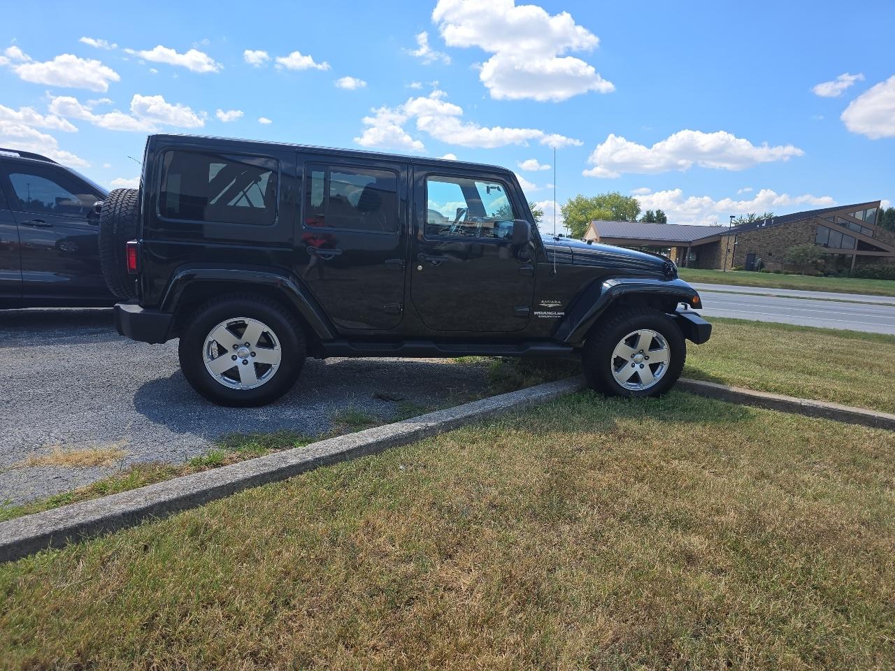 Jeep Wrangler Unlimited 4WD 4dr Sahara 2012