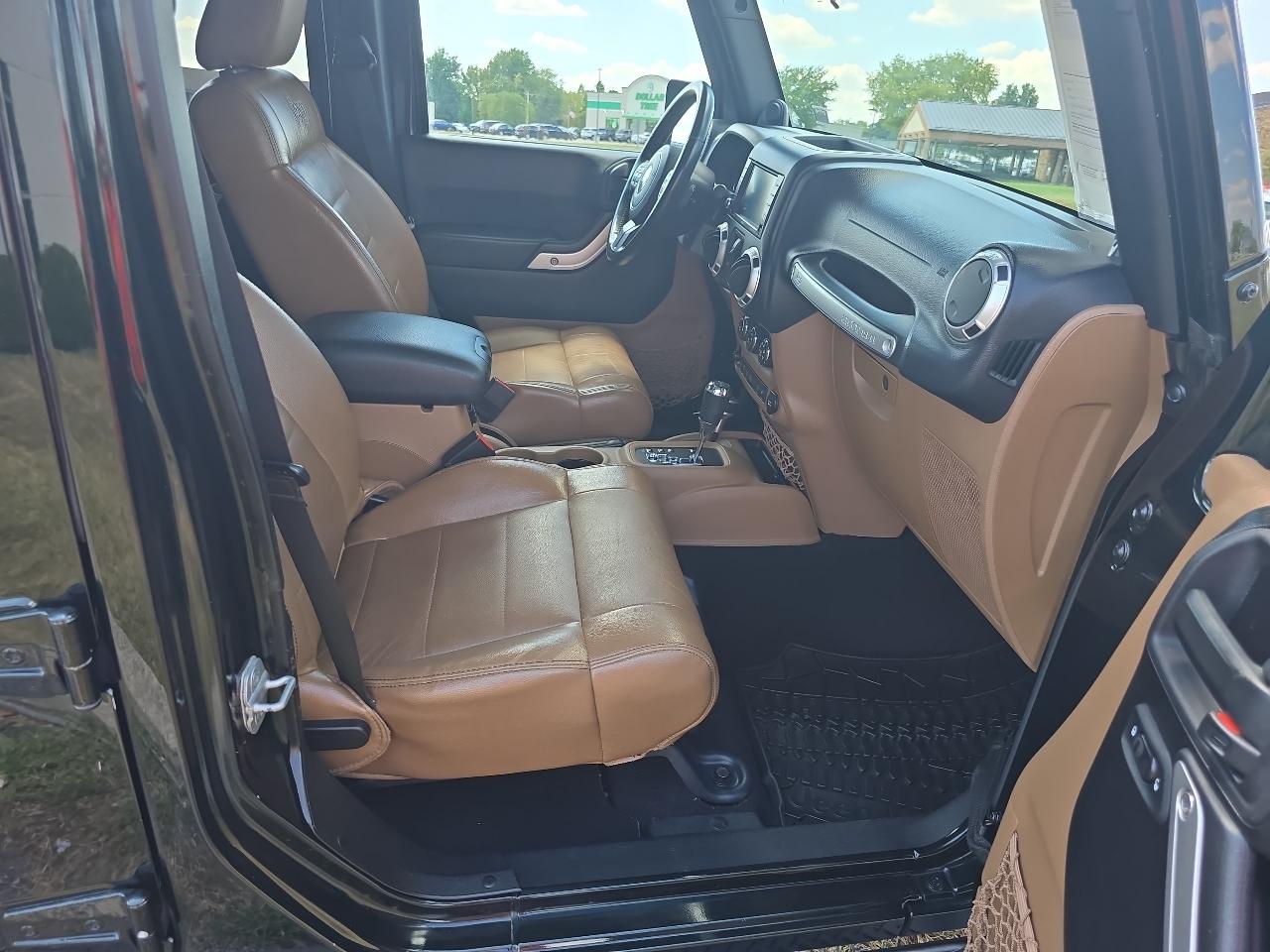 Jeep Wrangler Unlimited 4WD 4dr Sahara 2012