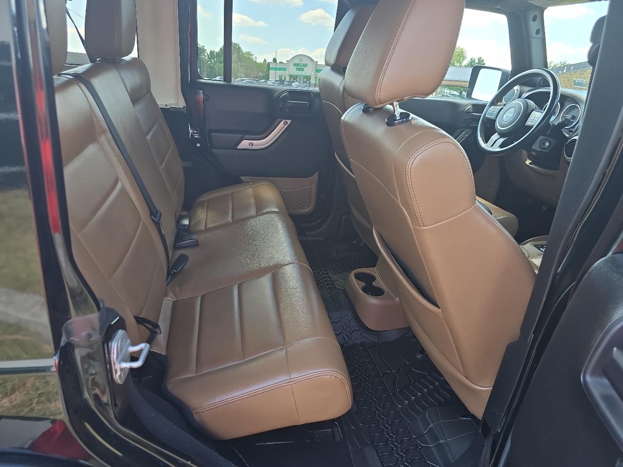 Jeep Wrangler Unlimited 4WD 4dr Sahara 2012