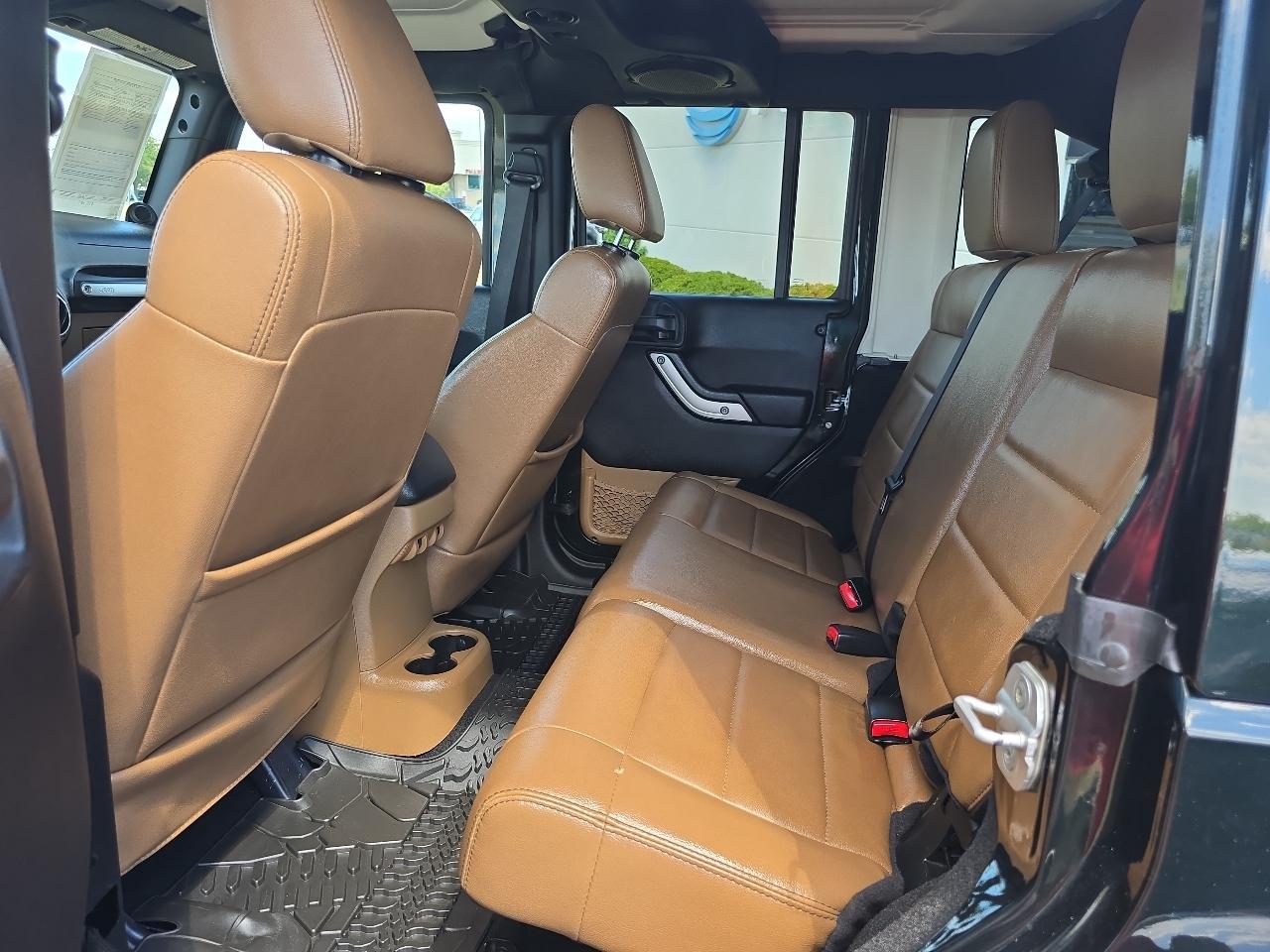 Jeep Wrangler Unlimited 4WD 4dr Sahara 2012
