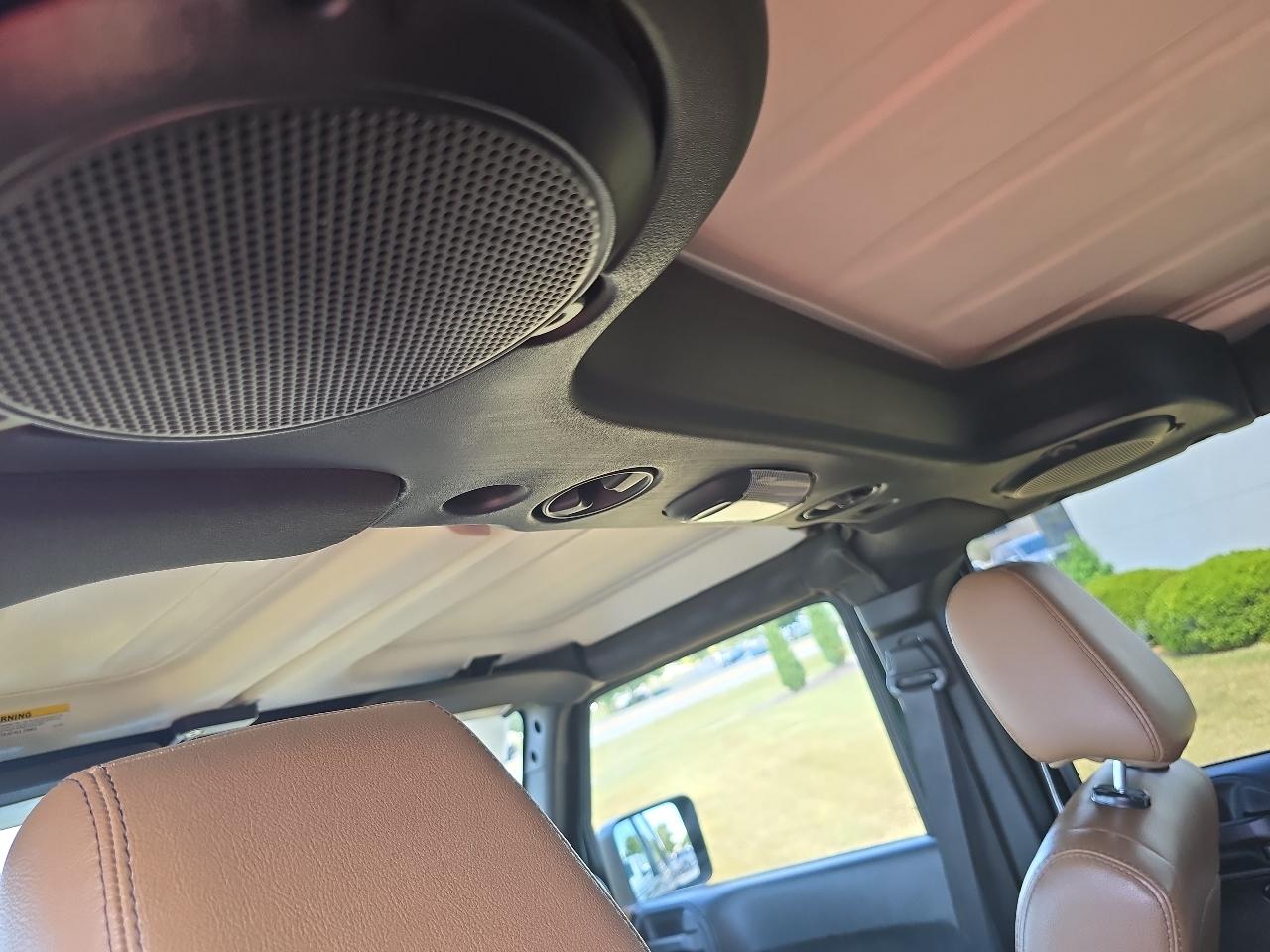 Jeep Wrangler Unlimited 4WD 4dr Sahara 2012
