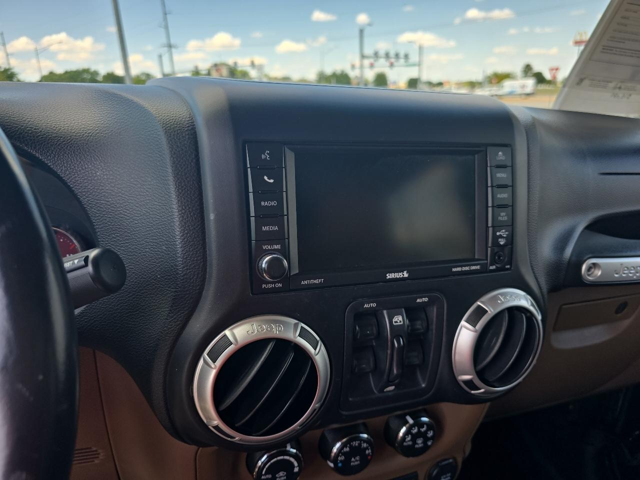 Jeep Wrangler Unlimited 4WD 4dr Sahara 2012