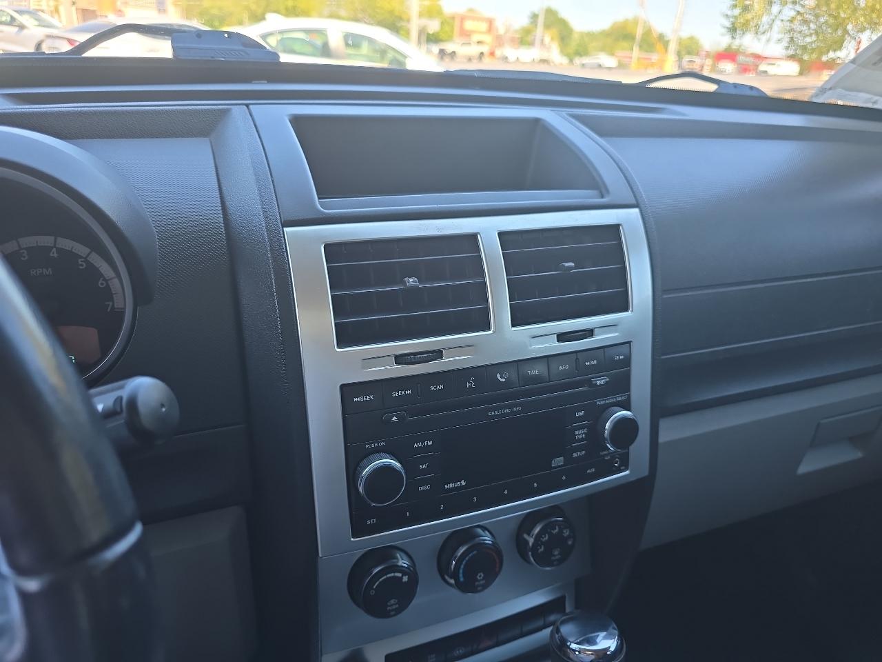 Dodge Nitro 4WD 4dr SLT 2008