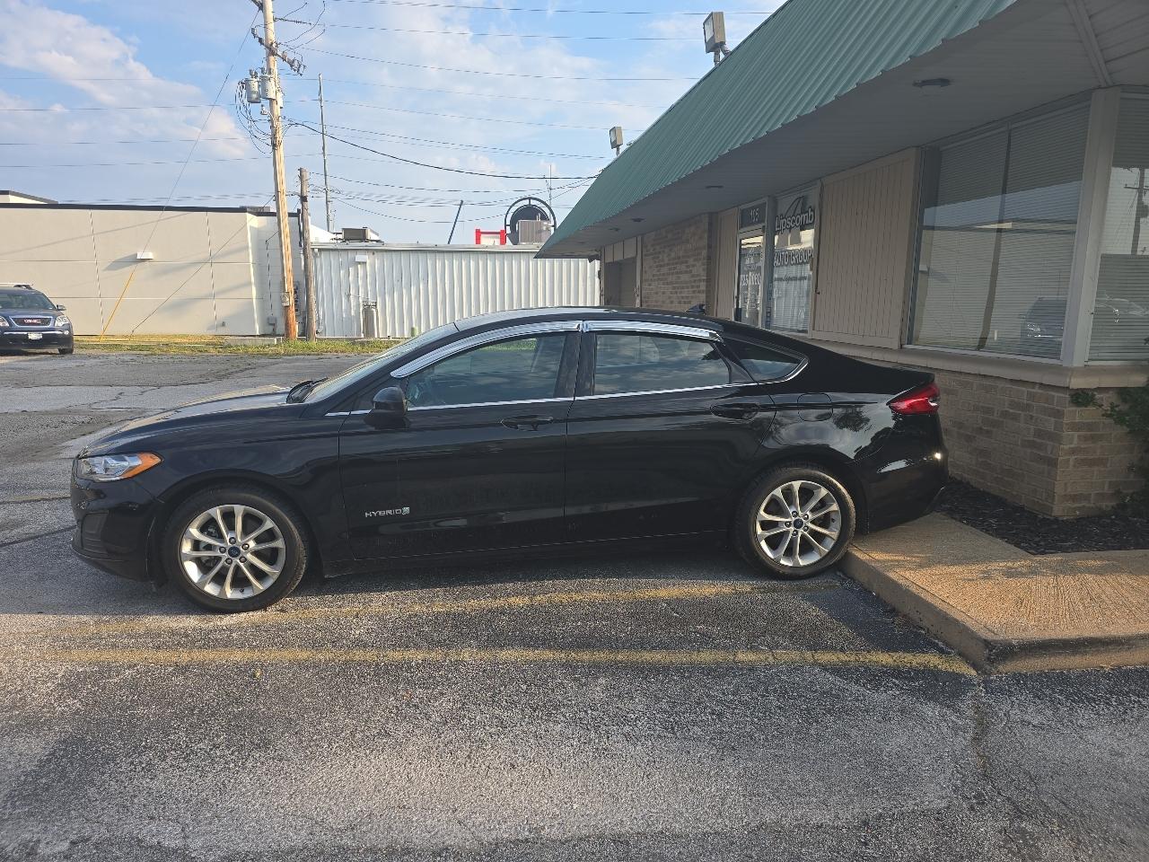 Ford Fusion Hybrid SE FWD 2019