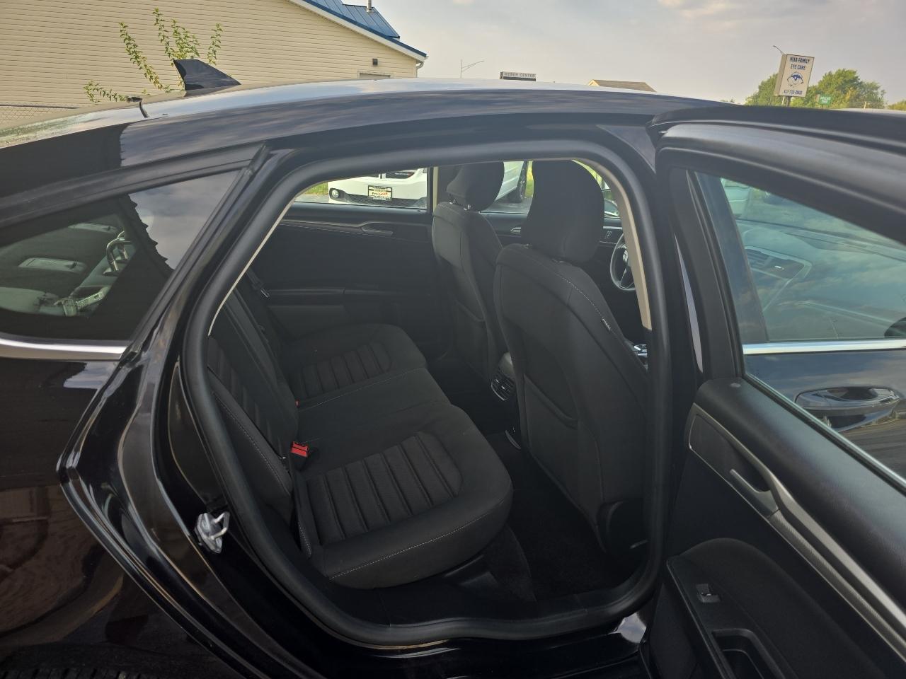 Ford Fusion Hybrid SE FWD 2019