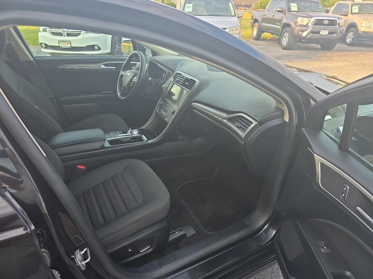 Ford Fusion Hybrid SE FWD 2019