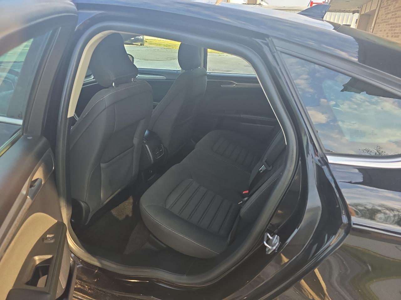 Ford Fusion Hybrid SE FWD 2019